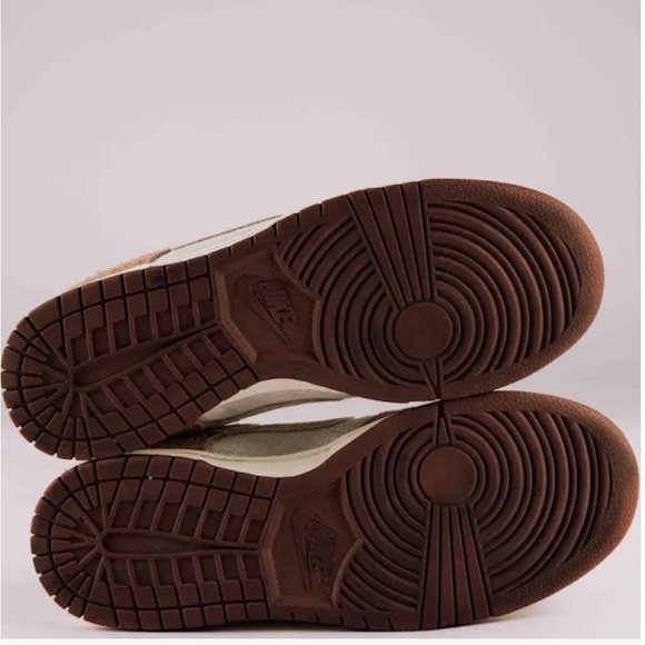 Dunk Low Premium Medium Curry. Size Men 8.5. Woman 10. - Picture 3 of 6